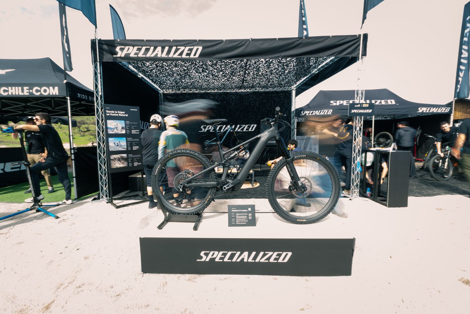 Stand de Specialized con bicicleta eléctrica
