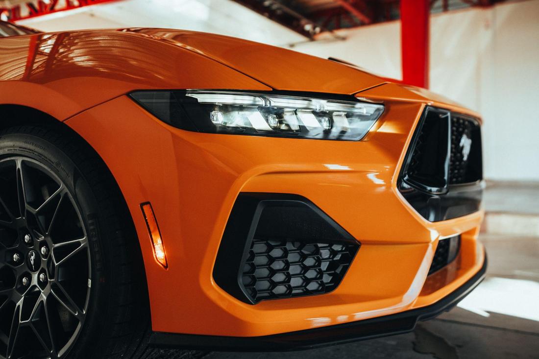 Ford Mustang naranja
